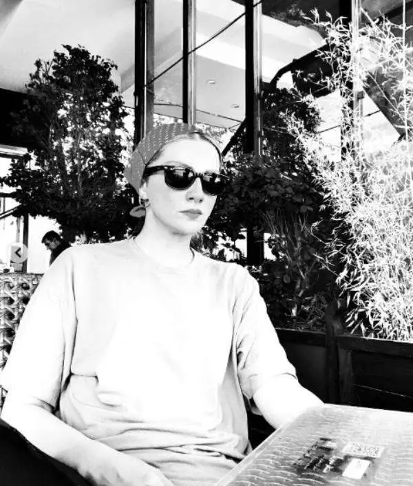 عکس آنلاین | تیپ و استایل متفاوت محیا دهقانی ماه منیر سریال «مستوران» سال ۱۴۰۴ عکس آنلاین | تیپ و استایل متفاوت محیا دهقانی ماه منیر سریال «مستوران» سال ۱۴۰۴