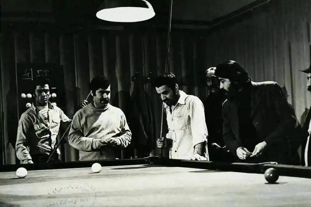 🔥تاریخ وبگردی |عکس قدیمی عنایت بخشی و سعید راد هنگام بازی بیلیارد در سال 1352 🔥تاریخ وبگردی |عکس قدیمی عنایت بخشی و سعید راد هنگام بازی بیلیارد در سال 1352
