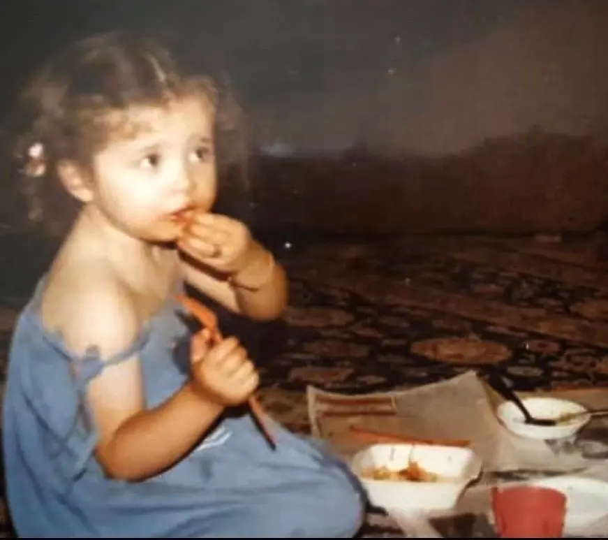 قاب روز | مهرآوه شریفی نیا در حال غذاخوردن در کودکی 40 سال قبل قاب روز | مهرآوه شریفی نیا در حال غذاخوردن در کودکی 40 سال قبل