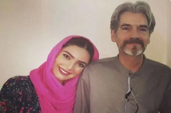 عکس آنلاین | متین ستوده در کنار پدر کارمند بازنشسته صدا و سیما و مادر معلم شیکپوش سال ۱۴۰۴ عکس آنلاین | متین ستوده در کنار پدر کارمند بازنشسته صدا و سیما و مادر معلم شیکپوش سال ۱۴۰۴