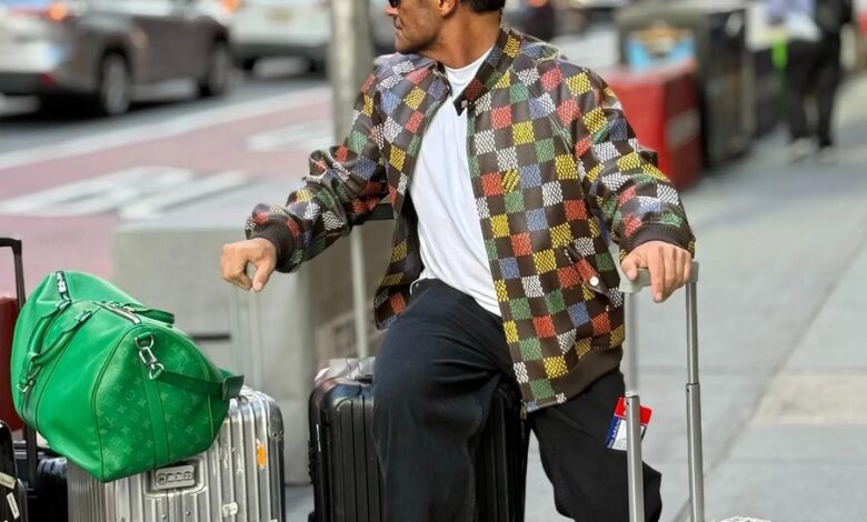 محمدرضا گلزار با کیف‌های لوکس