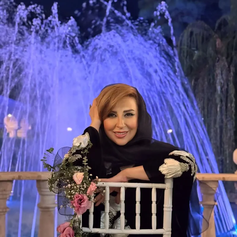 🔥تاریخ وبگردی | عکس‌های زیبای مرجانه گلچین در عمارتی رویایی