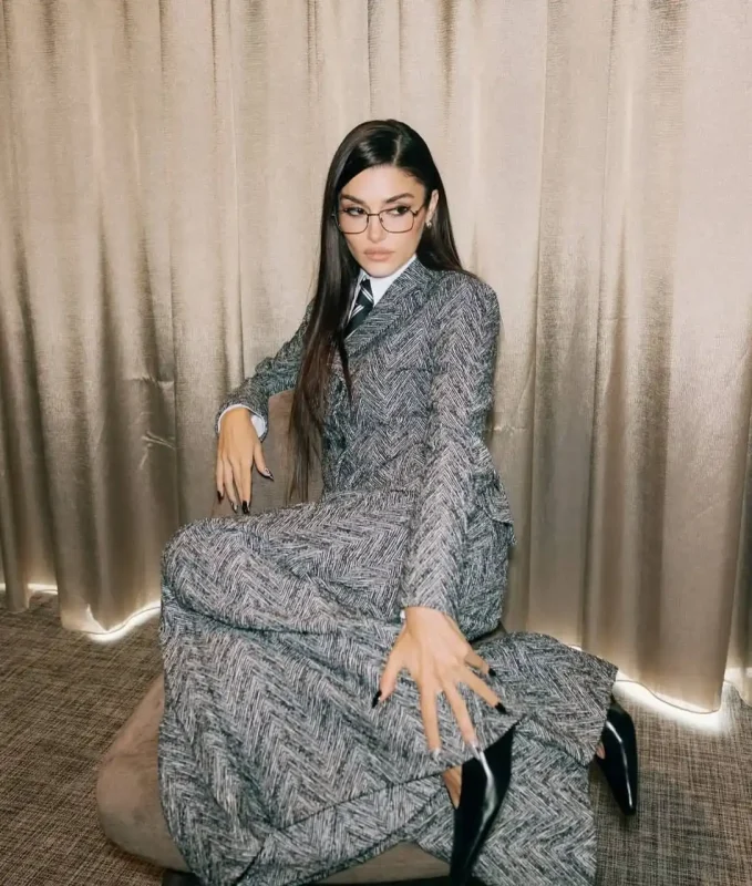 قاب روز | استایل چشمگیر هانده ارچل بازیگر مست عشق در هفته مد میلان قاب روز | استایل چشمگیر هانده ارچل بازیگر مست عشق در هفته مد میلان