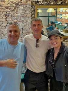 قاب روز | عکس دیدنی و جدید علی اوجی و نرگس محمدی در کنار بازیکن فوتبال مشهور قاب روز | عکس دیدنی و جدید علی اوجی و نرگس محمدی در کنار بازیکن فوتبال مشهور