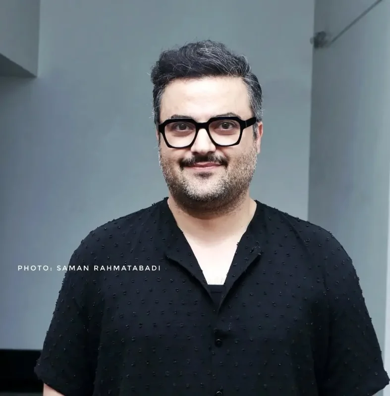 قاب روز | عکس جدید مهدی سلوکی در نقش محمد فردوس سریال ستایش در 42 سالگی قاب روز | عکس جدید مهدی سلوکی در نقش محمد فردوس سریال ستایش در 42 سالگی