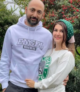 نگاه روز | حیاط زیبای خانه پدری نیلوفر استخری همراه با خاطرات دلنشین مجردی