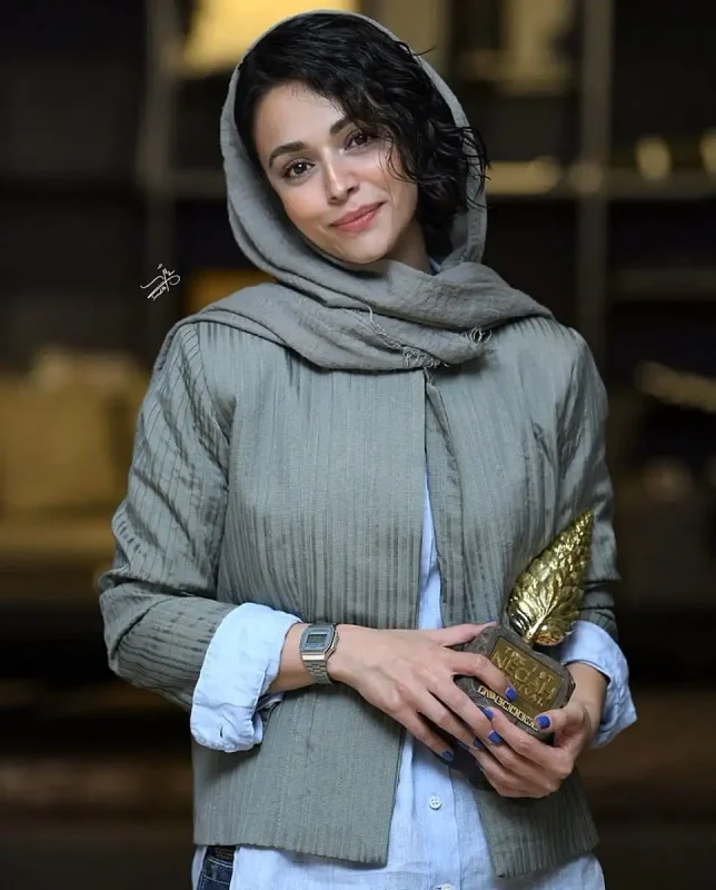 🔥تاریخ وبگردی | سوگل خلیق بازیگر سریال شکارگاه با تیپش دلبری کرد 🔥تاریخ وبگردی | سوگل خلیق بازیگر سریال شکارگاه با تیپش دلبری کرد