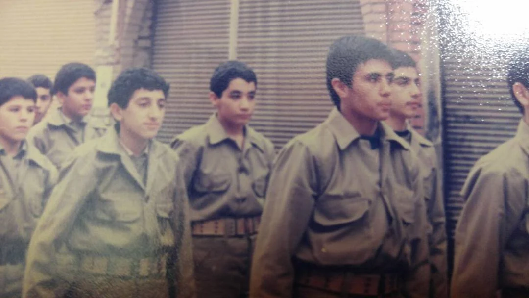قاب روز | عکس دیده نشده از یوسف صیادی در لباس نظامی و در حال اعزام به جبهه دهه 60 