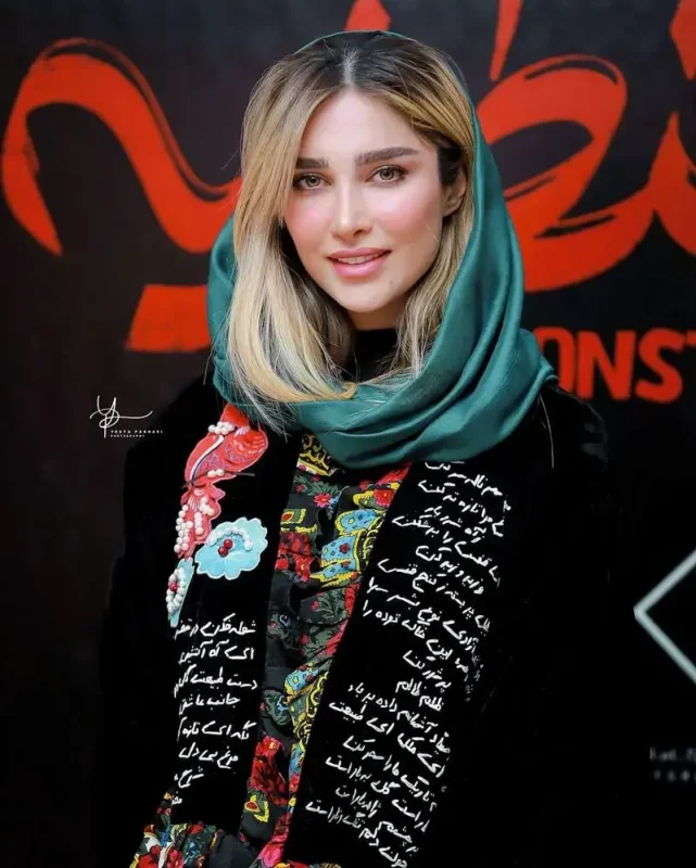 🔥تاریخ وبگردی | استایل آناشید حسینی در اکران مردمی قسطنطنیه 🔥تاریخ وبگردی | استایل آناشید حسینی در اکران مردمی قسطنطنیه