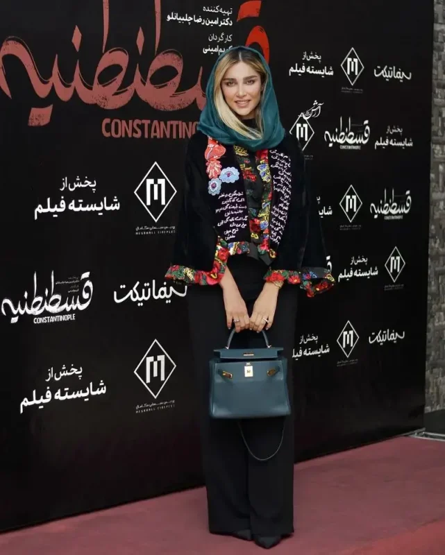 🔥تاریخ وبگردی | استایل آناشید حسینی در اکران مردمی قسطنطنیه 🔥تاریخ وبگردی | استایل آناشید حسینی در اکران مردمی قسطنطنیه