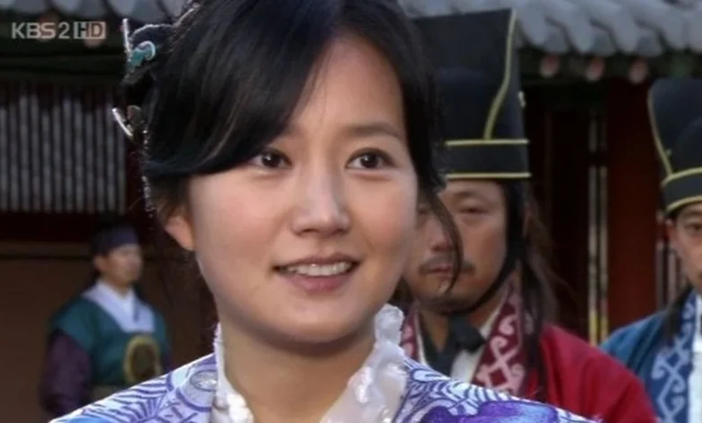 🔥تاریخ وبگردی | عکس سریو، خواهر موهیول امپراتور بادها در 44 سالگی در کنار دختر و پسرش