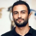 تاریخ وبگردی | ژست خاص امیر جدیدی در عکس جدیدش