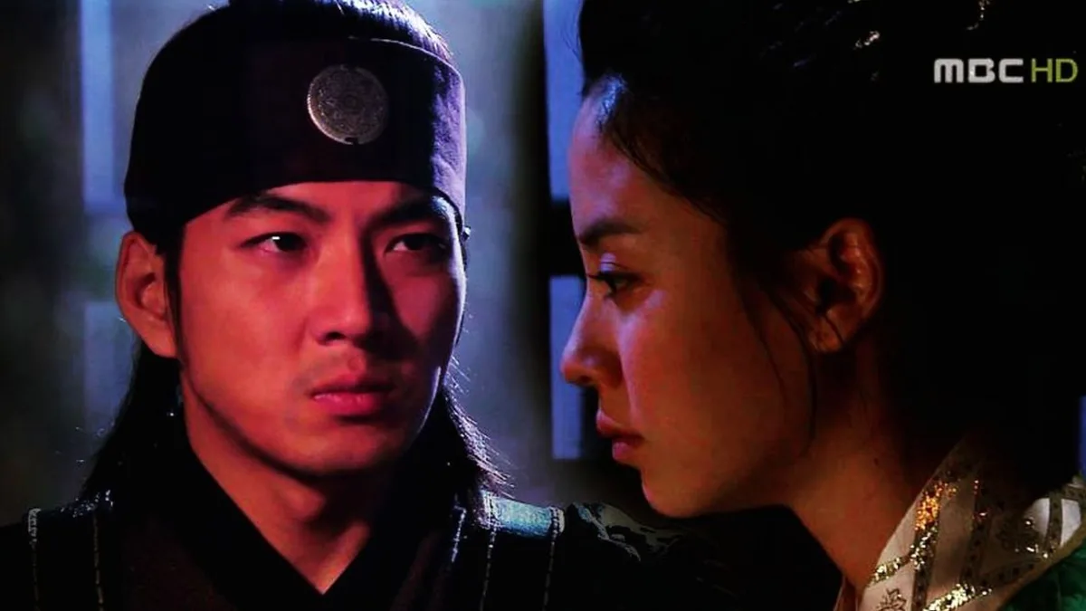 عکس «بانو سویا» در حال بازی با یوری در پشت صحنه سریال جومونگ