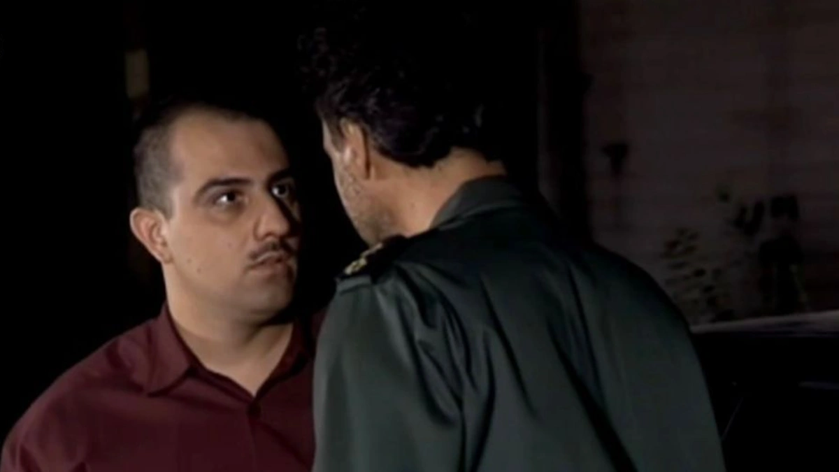 🔥تاریخ وبگردی | عکس برزو ارجمند «وحید شیری» زیر آسمان شهر در کودکی و در آغوش پدرش عکس برزو ارجمند «وحید شیری» زیر آسمان شهر در کودکی و در آغوش پدرش