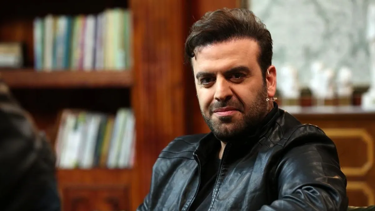 🔥تاریخ وبگردی | عکس سلفی بهرنگ علوی با میدان آزادی عکس سلفی بهرنگ علوی با میدان آزادی