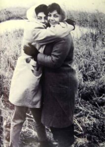 نگاه روز | تصویر متفاوت و دیده شده از ثریا قاسمی و مادرش مشهورش در دهه شصت / قابی دلنشین در کنار مادر مهربانش نگاه روز | تصویر متفاوت و دیده شده از ثریا قاسمی و مادرش مشهورش در دهه شصت / قابی دلنشین در کنار مادر مهربانش