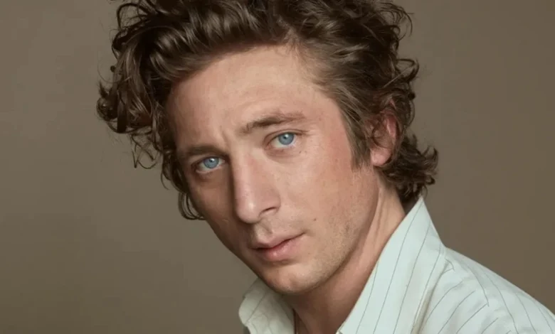 عکس آنلاین | جرمی آلن وایت از همکاری خود با جرمی استرانگ و فیلم جدید شبکه اجتماعی میگوید سال ۱۴۰۴ عکس آنلاین | جرمی آلن وایت از همکاری خود با جرمی استرانگ و فیلم جدید شبکه اجتماعی میگوید سال ۱۴۰۴