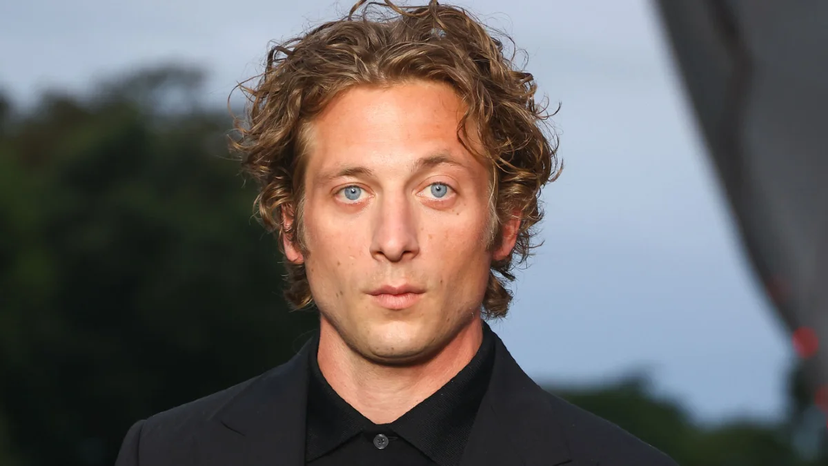 عکس آنلاین | جرمی آلن وایت از همکاری خود با جرمی استرانگ و فیلم جدید شبکه اجتماعی میگوید سال ۱۴۰۴ عکس آنلاین | جرمی آلن وایت از همکاری خود با جرمی استرانگ و فیلم جدید شبکه اجتماعی میگوید سال ۱۴۰۴