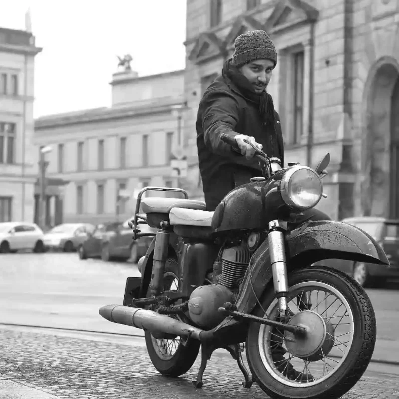 نگاه روز | «جواد عزتی» کنار موتور مورد علاقه اش سال ۱۴۰۴ نگاه روز | «جواد عزتی» کنار موتور مورد علاقه اش سال ۱۴۰۴