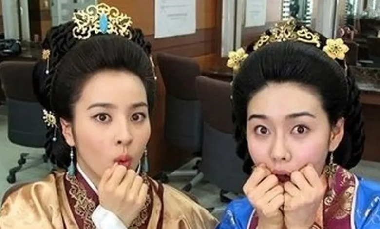 عکس آنلاین | ژستهای بامزه «سولان و سوسانو» در اتاق گریم سریال جومونگ سال ۱۴۰۴ عکس آنلاین | ژستهای بامزه «سولان و سوسانو» در اتاق گریم سریال جومونگ سال ۱۴۰۴