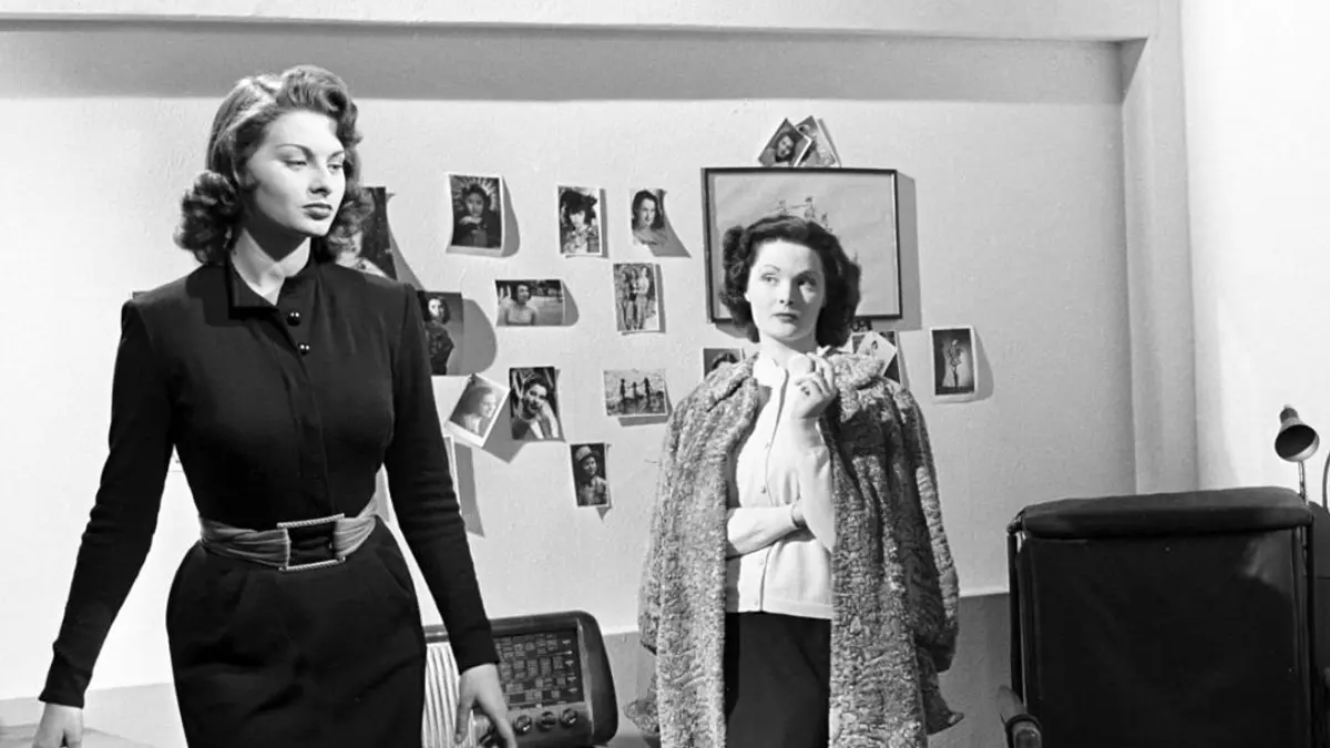 عکس جدید | چهره و استایل «سوفیا لورن» در 20 سالگی سال 1333 چهره و استایل «سوفیا لورن» در 20 سالگی سال 1333