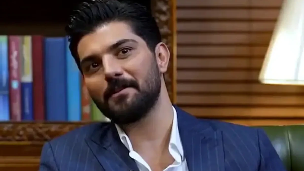 عکس جدید | دستبوسی آزیتا حاجیان توسط سینا مهراد دستبوسی آزیتا حاجیان توسط سینا مهراد