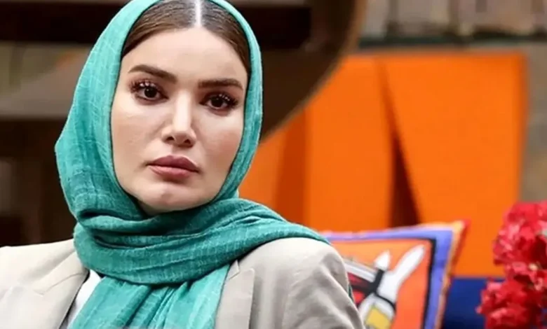 عکس آنلاین | متین ستوده در کنار پدر کارمند بازنشسته صدا و سیما و مادر معلم شیکپوش سال ۱۴۰۴ عکس آنلاین | متین ستوده در کنار پدر کارمند بازنشسته صدا و سیما و مادر معلم شیکپوش سال ۱۴۰۴