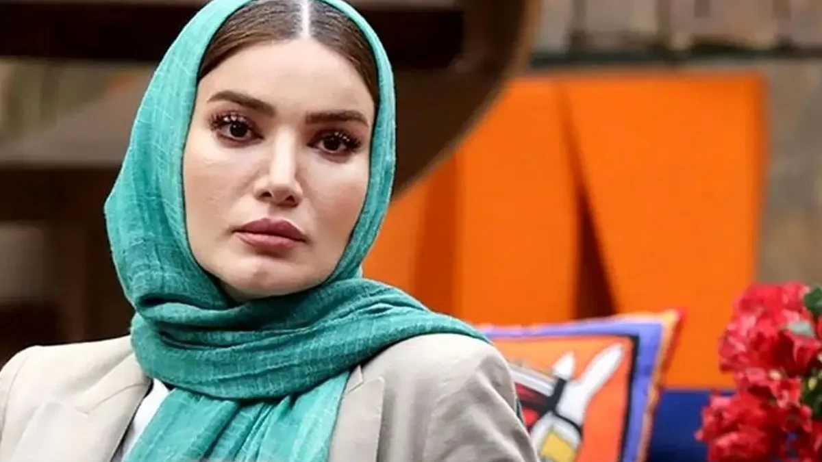 متین ستوده در کنار پدر کارمند بازنشسته صدا و سیما و مادر معلم شیک‌پوش