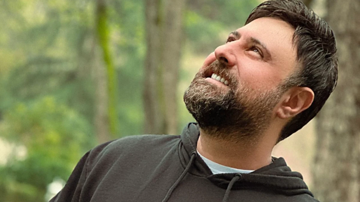 🔥تاریخ وبگردی | محمد علیزاده با کلاه سفیدش محمد علیزاده با کلاه سفیدش