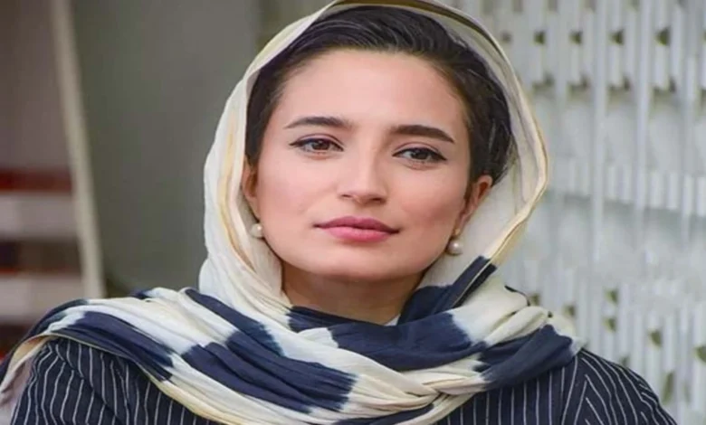 عکس آنلاین | نگار جواهریان با انتشار عکس دخترش نور و کتاب‌هایش سال ۱۴۰۴