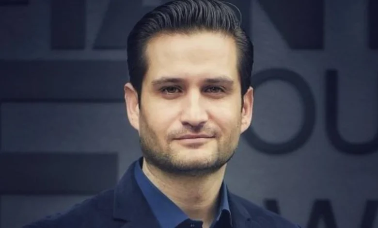 عکس آنلاین | پسر پویا امینی همقد پدر شد سال ۱۴۰۴ عکس آنلاین | پسر پویا امینی همقد پدر شد سال ۱۴۰۴