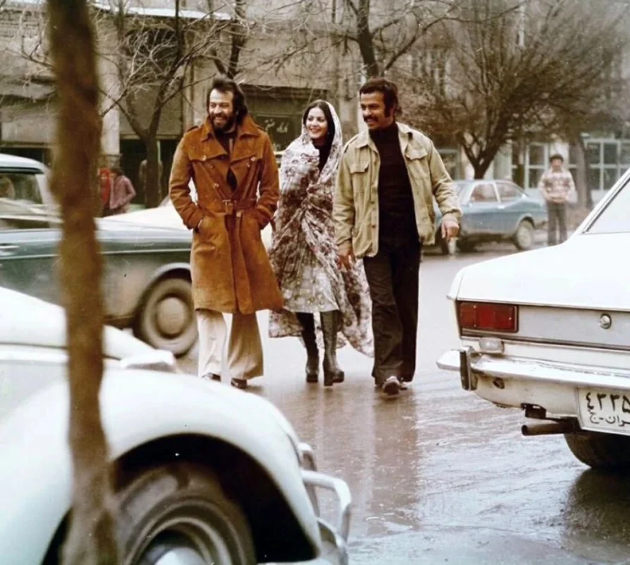 قاب روز | عکس خاطره انگیز «مرتضی عقیلی و ایرج قادری» در حال قدم زدن در خیابانهای تهران قاب روز | عکس خاطره انگیز «مرتضی عقیلی و ایرج قادری» در حال قدم زدن در خیابانهای تهران