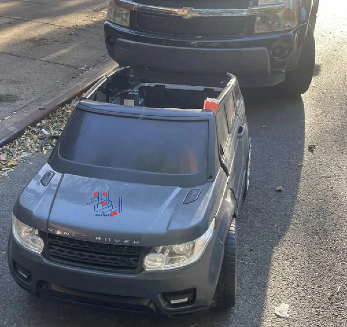 لندرور کوچک در یکی از خیابان های نیویورک ، حدس بزنید در این عکس ها چه اتفاقی افتاده؟