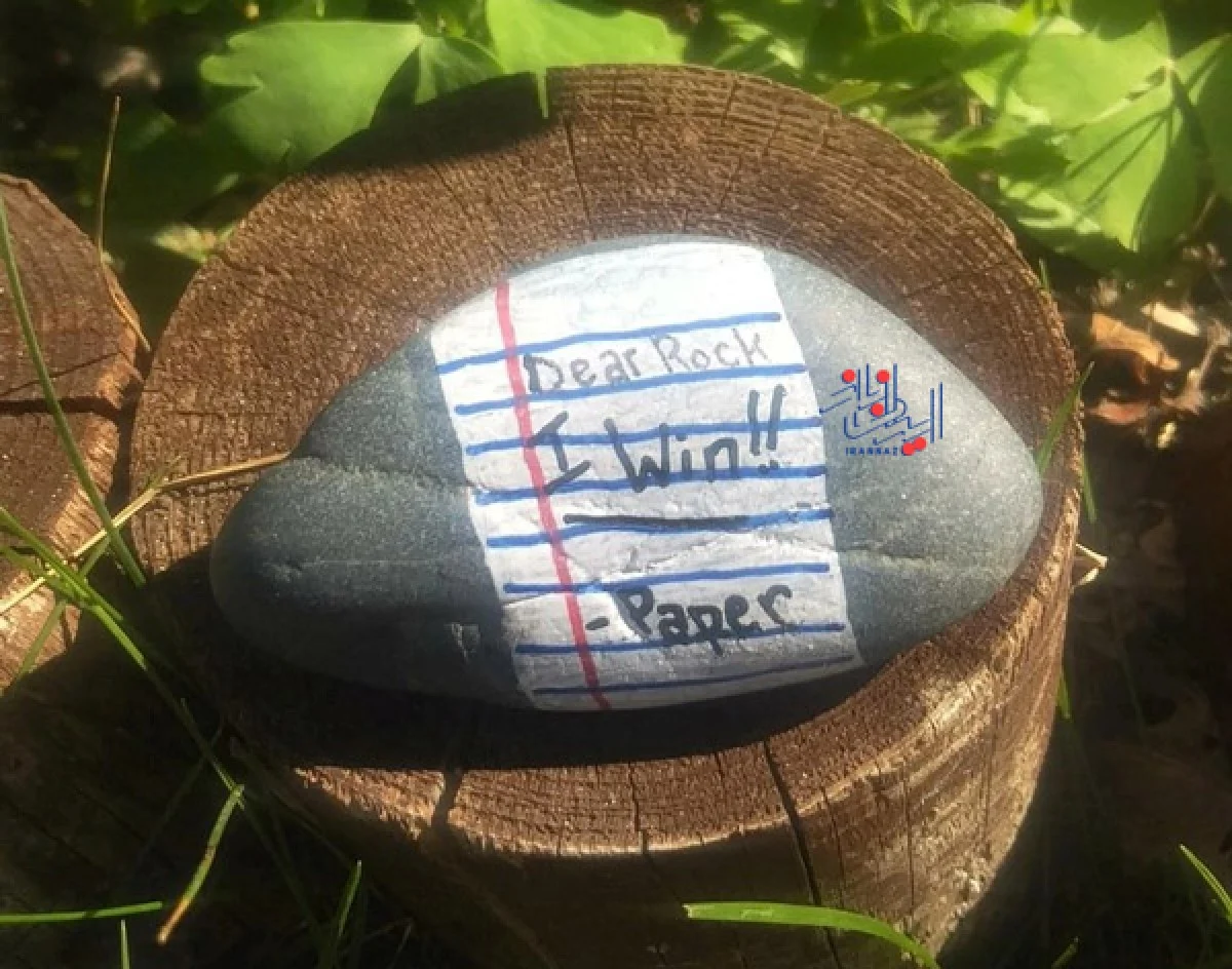 که سنگی است که در یک پارک پیدا شده ، حدس بزنید در این عکس ها چه اتفاقی افتاده؟