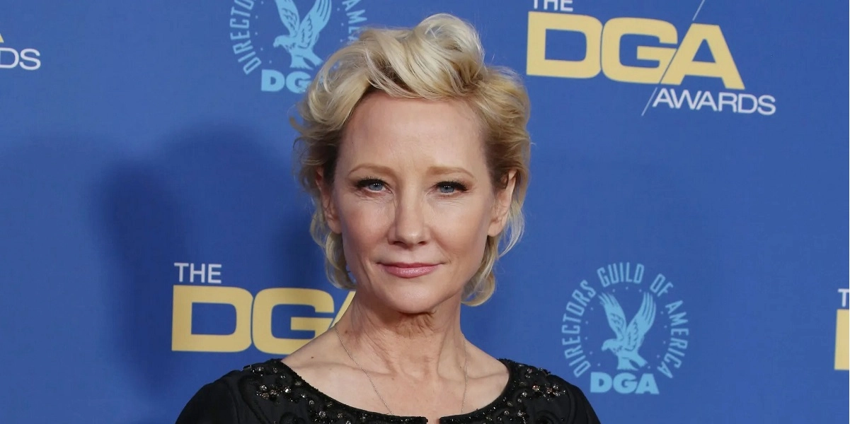 قاب روز | زندگی خصوصی، عکس‌های شخصی آن هیچ و بیوگرافی 