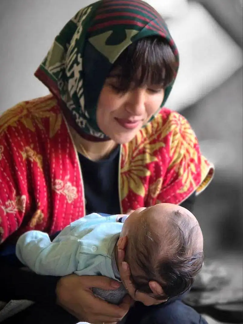 چهره تازه مونا کرمی با مدل موی چتری در اینستاگرام جنجال آفرید - الان دیگه بهش نمی خوره مامان باشه انقدر سنش کم شده !