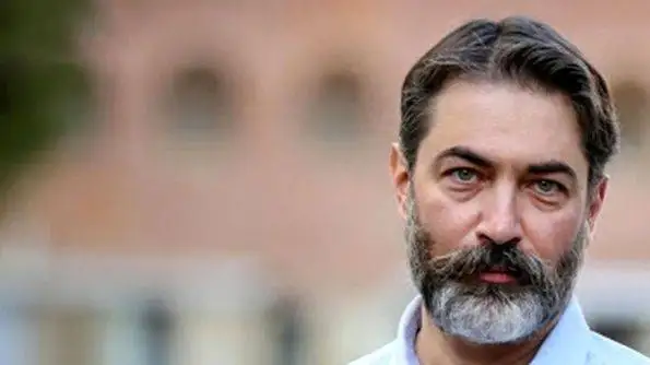 نگاه روز | پارسا پیروز فر تغییر چهره داد ؛ آقای سوپر استار با ریش پروفسوری و موی چتری اصلا نمی شناسید! عکس - پارسا پیروز فر تغییر چهره داد ؛ آقای سوپر استار با ریش پروفسوری و موی چتری اصلا نمی شناسید!