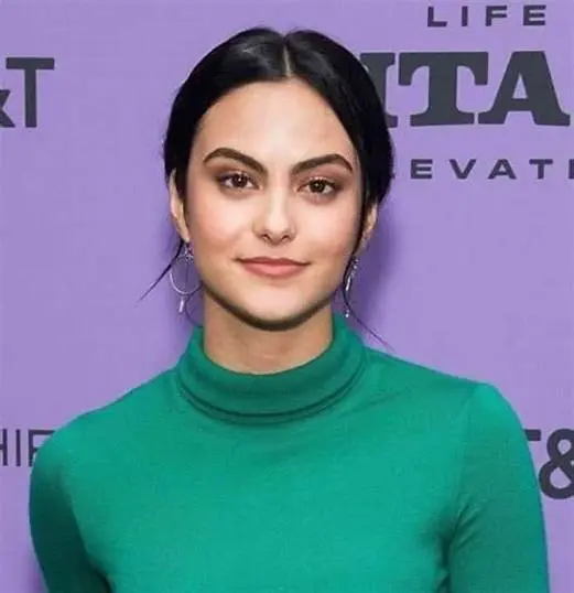 قاب روز | زندگی خصوصی، عکس‌های شخصی کامیلا مندس و بیوگرافی 