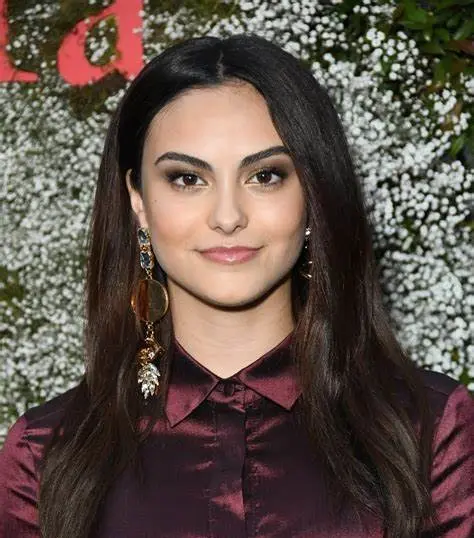 قاب روز | زندگی خصوصی، عکسهای شخصی کامیلا مندس و بیوگرافی قاب روز | زندگی خصوصی، عکسهای شخصی کامیلا مندس و بیوگرافی