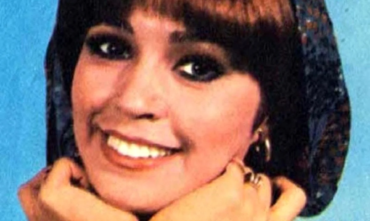 تاریخ وبگردی | نلی، خواننده مشهور قبل انقلاب در دهه ۵۰