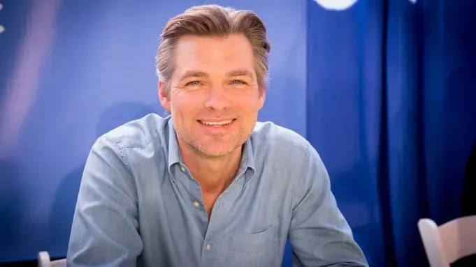 قاب روز | زندگی خصوصی، عکسهای شخصی دنیل کاسگرو و بیوگرافی قاب روز | زندگی خصوصی، عکسهای شخصی دنیل کاسگرو و بیوگرافی