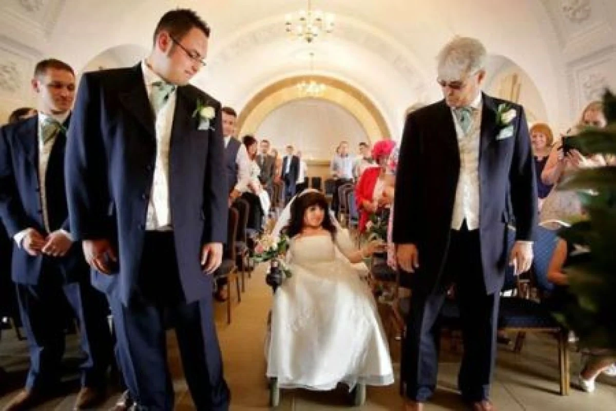 ازدواج دختر 80 سانتی با خوش استیل ترین پسر ! (عکس)