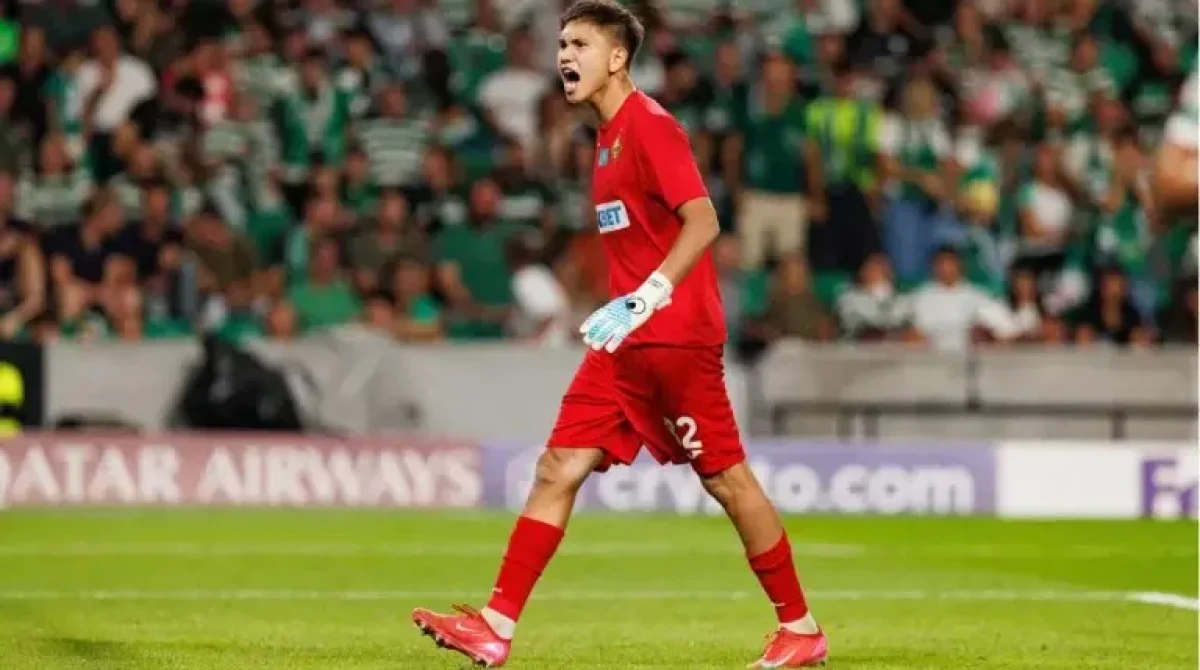 تصاویر بهت و حیرت طرفداران از چهره جوان مادر ستاره جدید لیگ قهرمانان اروپا 91 11zon1 4