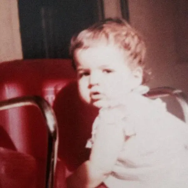 قاب روز | کودکی جذاب روشنک گرامی قاب روز | کودکی جذاب روشنک گرامی