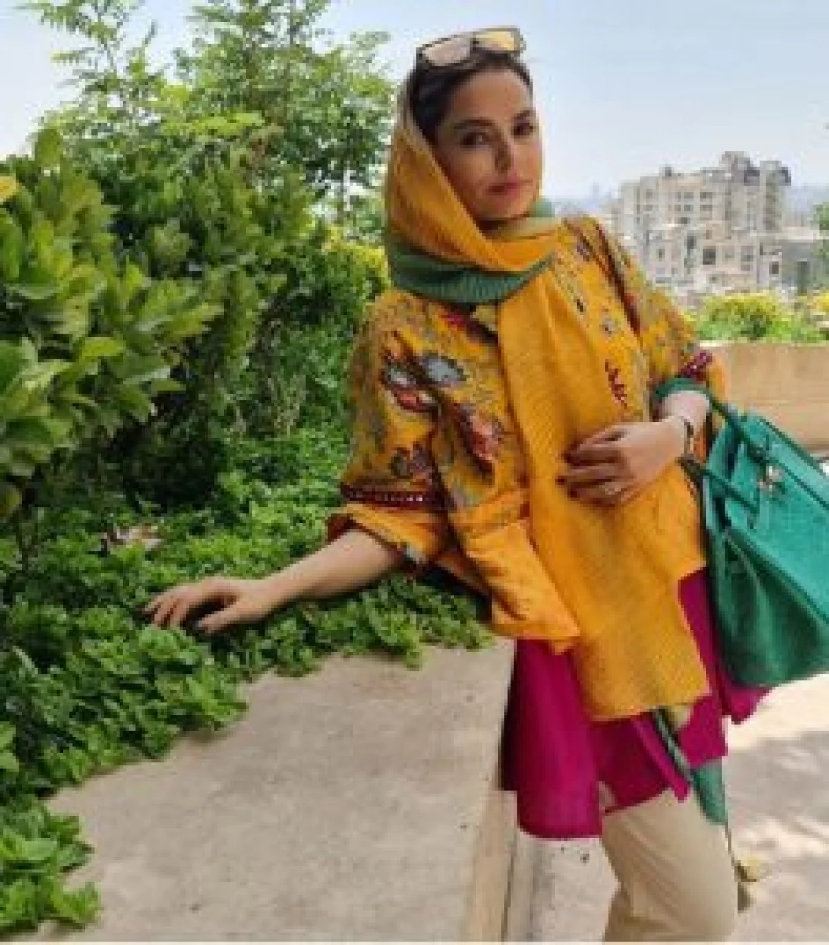 نگاه روز | عکسی از سپیده خداوردی با پوششی از رنگ های شاد وجذاب