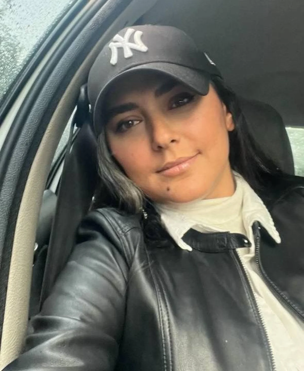 تاریخ وبگردی  سلفی ماشینی از هدی زین العابدین بازیگر سریال «آسمان همیشه ابری نیست»