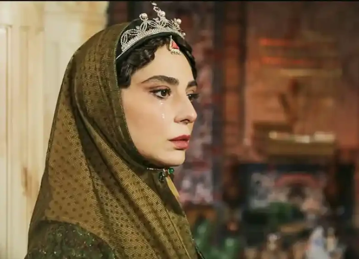 جذابیت عجیب و خاص رعنا آزادی ور در گذر زمان Screenshot 2024 12 21 091120