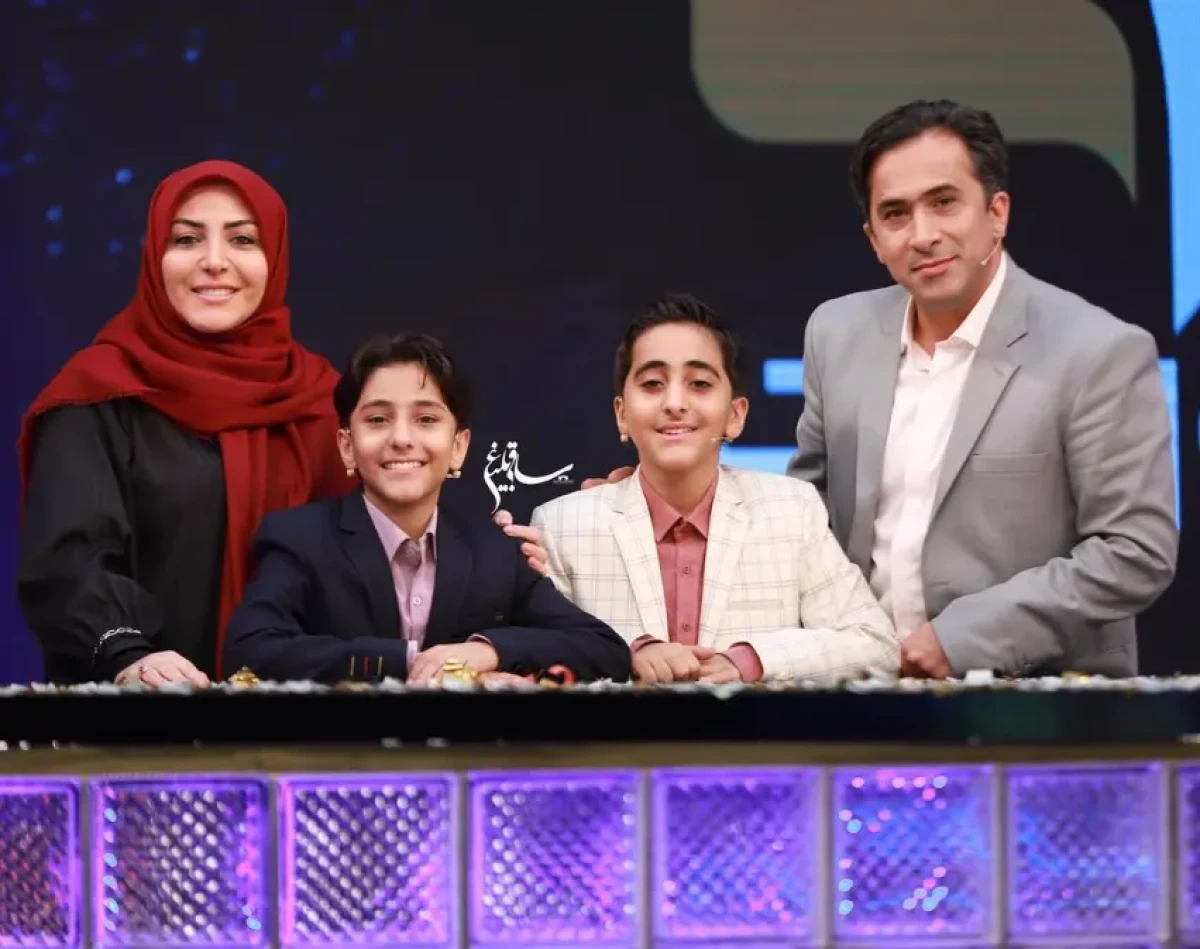 قاب خانوادگی دوست داشتنی المیرا شریفی مقدم و داوود عابدی در کنار فرزندان Screenshot 2024 12 23 221818