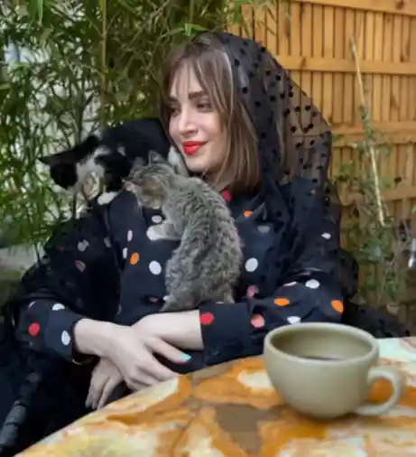 قاب روز | ژست عجیب و عاشقانه بازیگر سووشون بهنوش طباطبایی با گربهاش قاب روز | ژست عجیب و عاشقانه بازیگر سووشون بهنوش طباطبایی با گربهاش