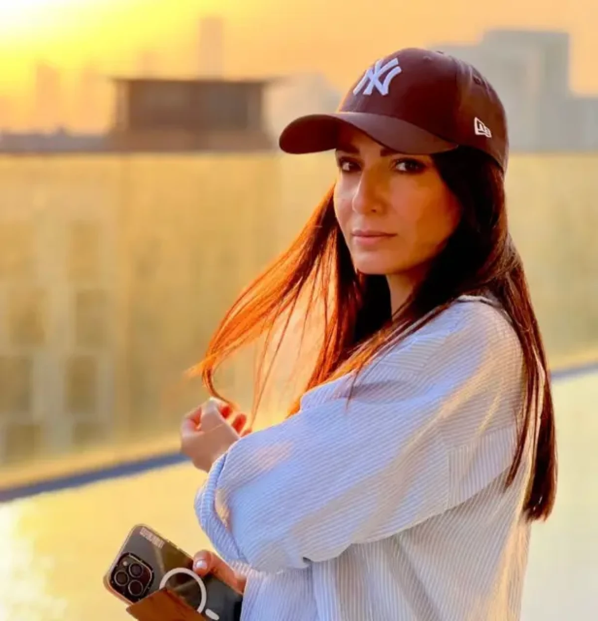 ژست دیدنی سمیرا حسنپور در طبقه بالای برج Screenshot 2025 10 08 122031